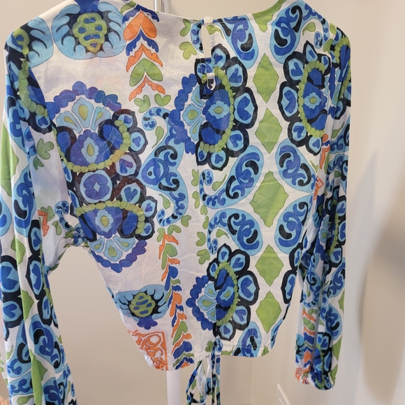 Colorful Women's Patterned Blouse - Picture 8 of 10